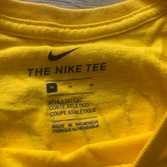 Nike LA Lakers Basketball Men's Yellow Tee with Graphic Logo - Picture 3 of 9